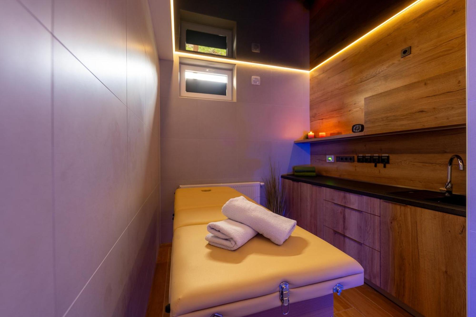 Wellness Pension Koliba Komorní Lhotka Екстериор снимка